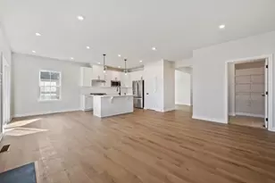 1052 Blackthorne Dr, Penn Twp, PA 15644 - Photo 9