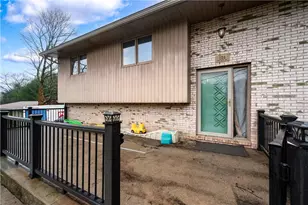 120 Lyn Dale Dr, Center Township, PA 16001 - Photo 3