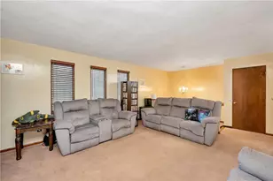 120 Lyn Dale Dr, Center Township, PA 16001 - Photo 13