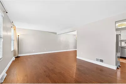 525 Greenspire Ct, Cranberry Township, PA 16066 - Photo 3