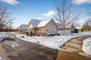 3503 Warwick Ct, Moon/Crescent Twp, PA 15108 - Photo 5