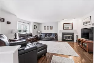 2671 Hunters Point Dr, Pittsburgh, PA 15090 - Photo 3