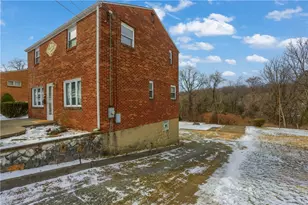 3091 Woodridge Dr, Pittsburgh, PA 15227 - Photo 9