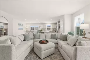 142 Olivia Dr, Center Township, PA 15061 - Photo 5