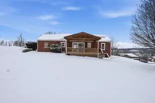 270 Kentucky Dr, Lower Burrell, PA 15068 - Photo 3