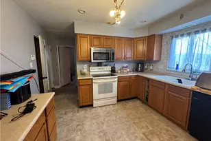 227 Thornwood Dr, Canonsburg, PA 15317 - Photo 7