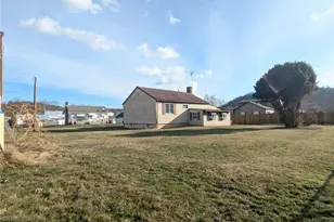 34 Main St, Clarksville, PA 15322 - Photo 15