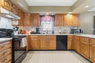 202 Holyoke Rd, Center Township, PA 16001 - Photo 11