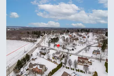 202 Holyoke Rd, Center Township, PA 16001 - Photo 5