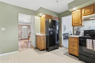 202 Holyoke Rd, Center Township, PA 16001 - Photo 13
