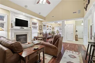 807 Cambridge Dr, Collier Township, PA 15142 - Photo 9