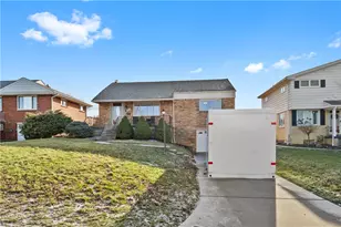 1915 Worcester Dr, Bridgeville, PA 15243 - Photo 1