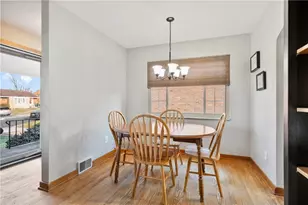 1915 Worcester Dr, Scott Township, PA 15243 - Photo 9