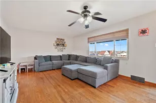 1915 Worcester Dr, Scott Township, PA 15243 - Photo 5