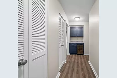 1500 Cochran Rd. #614, Scott Township, PA 15243 - Photo 5