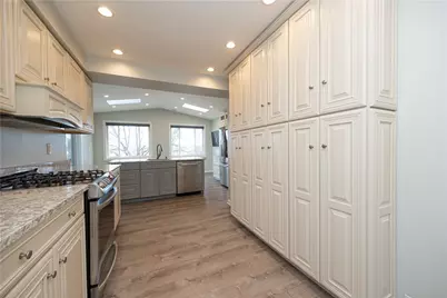 6356 Crestview Dr, South Park, PA 15129 - Photo 7