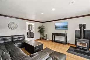 300 Sherrie Dr, Pittsburgh, PA 15239 - Photo 11