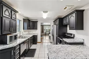 300 Sherrie Dr, Pittsburgh, PA 15239 - Photo 13