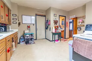 641 W Newton St, Greensburg, PA 15601 - Photo 5