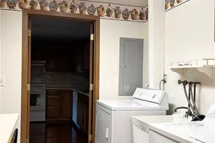 2850 Edgecliff Rd, Lower Burrell, PA 15068 - Photo 13