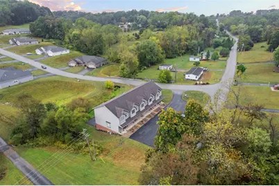 303 Wineberry Ridge Ct, Sewickley Township, PA 15642 - Photo 7