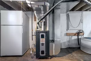 180 Hinkel Rd, Ross Twp, PA 15229 - Photo 33