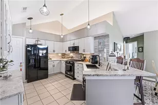 1717 Heather Heights Dr, Moon/Crescent Twp, PA 15046 - Photo 3