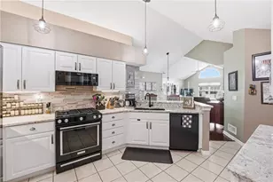 1717 Heather Heights Dr, Moon/Crescent Twp, PA 15046 - Photo 5