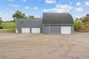 797 Carlton Dr, Bentleyville, PA 15314 - Photo 1