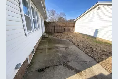 712 Todd Ave, Ellwood City, PA 16117 - Photo 21