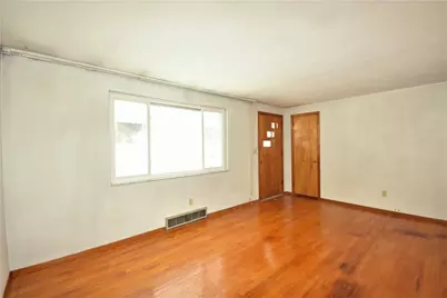 1549 Roosevelt Ave, South Park, PA 15129 - Photo 5