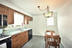 1549 Roosevelt Ave, South Park, PA 15129 - Photo 7