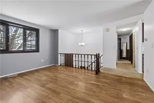 300 Moonridge Dr, Economy, PA 15042 - Photo 5