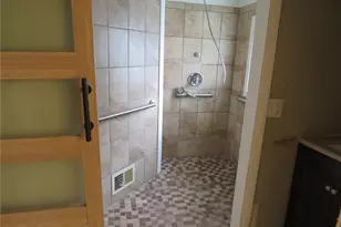 4829 Lougean Ave, Pittsburgh, PA 15207 - Photo 19