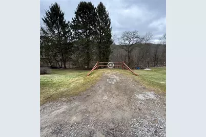 283 Argyle St, Petrolia, PA 16050 - Photo 27