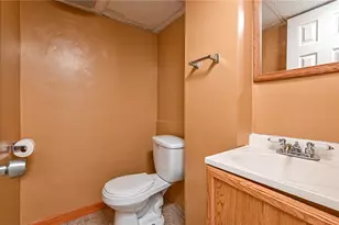 388 Collins Dr, Pittsburgh, PA 15235 - Photo 13