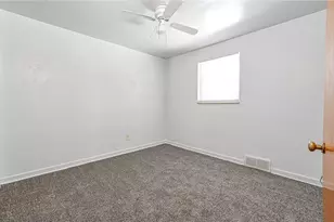 388 Collins Dr, Pittsburgh, PA 15235 - Photo 11