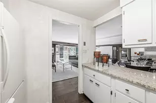 1500 Cochran Rd, Scott Township, PA 15243 - Photo 13