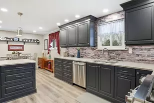 6142 Penn Dr, Penn Township, PA 16002 - Photo 11