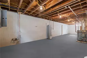 310 Hamilton Ave, Farrell, PA 16121 - Photo 25