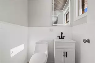 310 Hamilton Ave, Farrell, PA 16121 - Photo 15