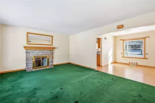 96 N Cres Dr, Hermitage, PA 16148 - Photo 5