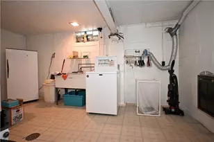 4355 E Barlind Dr, Pittsburgh, PA 15227 - Photo 31