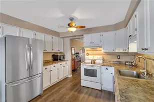 422 Edgetree Ln, Murrysville, PA 15668 - Photo 3