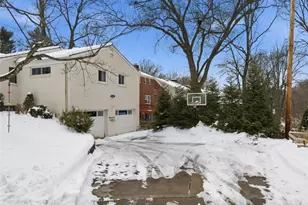 824 Foxland Dr, Pittsburgh, PA 15243 - Photo 39