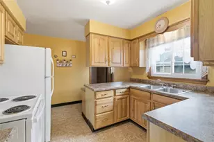 2001 Cypress Dr, White Oak, PA 15131 - Photo 17