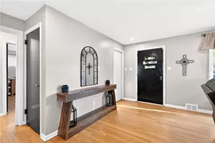 710 Santone Dr, Hempfield Township, PA 15601 - Photo 3