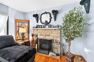 102 Lafayette Dr, Center Township, PA 15061 - Photo 5