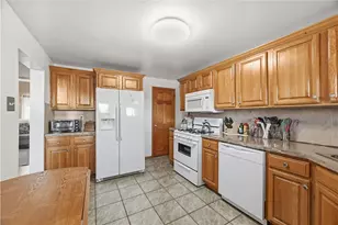 7017 Blackhawk St, Pittsburgh, PA 15218 - Photo 13