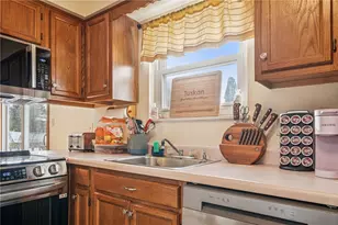 440 Shelbourne Dr, Pittsburgh, PA 15239 - Photo 15